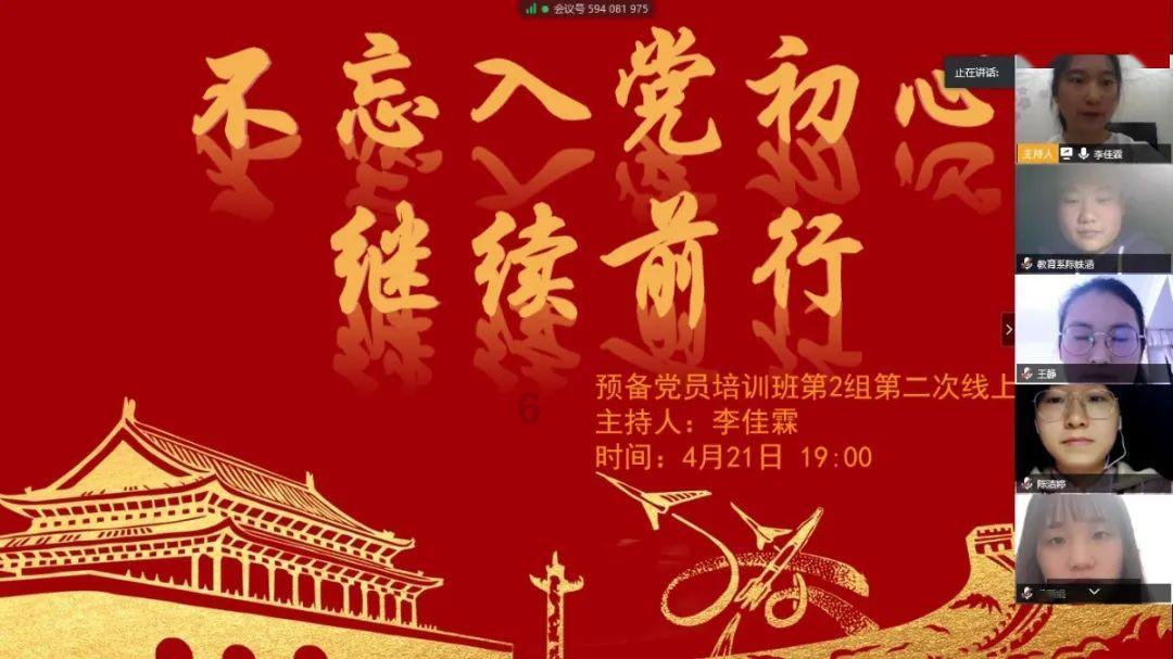 妈妈一个人带男童，孩子要上厕所该去男厕还是女厕？游戏画面